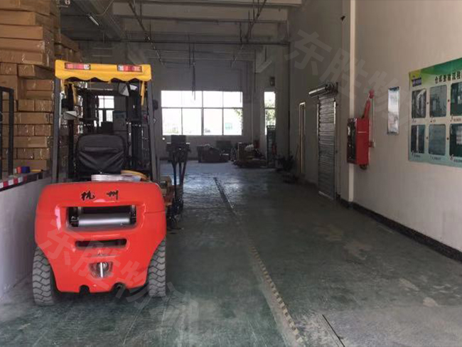 東勝物流詳解:貨物裝卸時(shí)的注意事項(xiàng),深圳到香港物流,香港物流專線,深圳香港進(jìn)出口,中港物流,香港深圳貨運(yùn)運(yùn)輸-深圳市東勝物流有限公司 東勝物流詳解:貨物裝卸時(shí)的注意事項(xiàng),深圳到香港物流,香港物流專線,深圳香港進(jìn)出口,中港物流,香港深圳貨運(yùn)運(yùn)輸-深圳市東勝物流有限公司