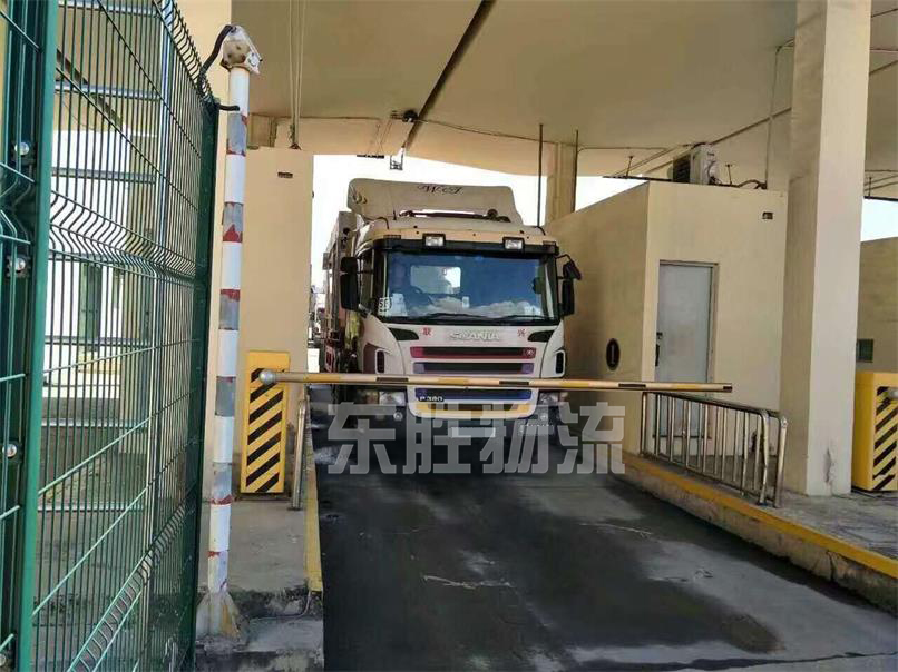 杭州到香港物流，從杭州發貨到香港價格，杭州到香港的運輸專線，深圳東勝物流中港平板車運輸圖